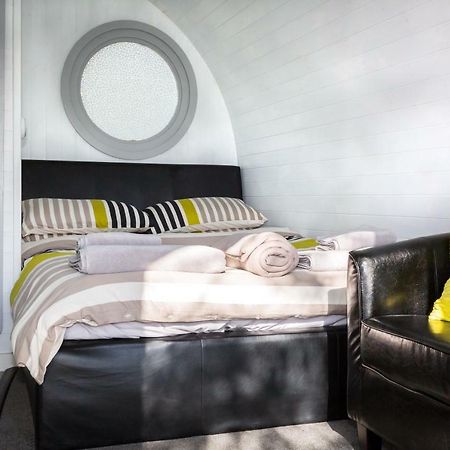 Buttles Glamping Pod Hotel Сондърсфут Екстериор снимка